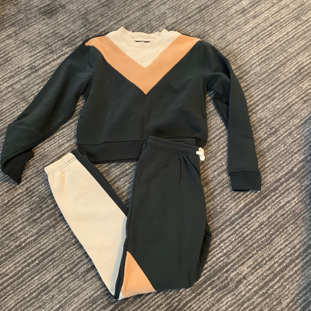 NWOT Brooklyn Cloth Matching Chevron Sweat Set